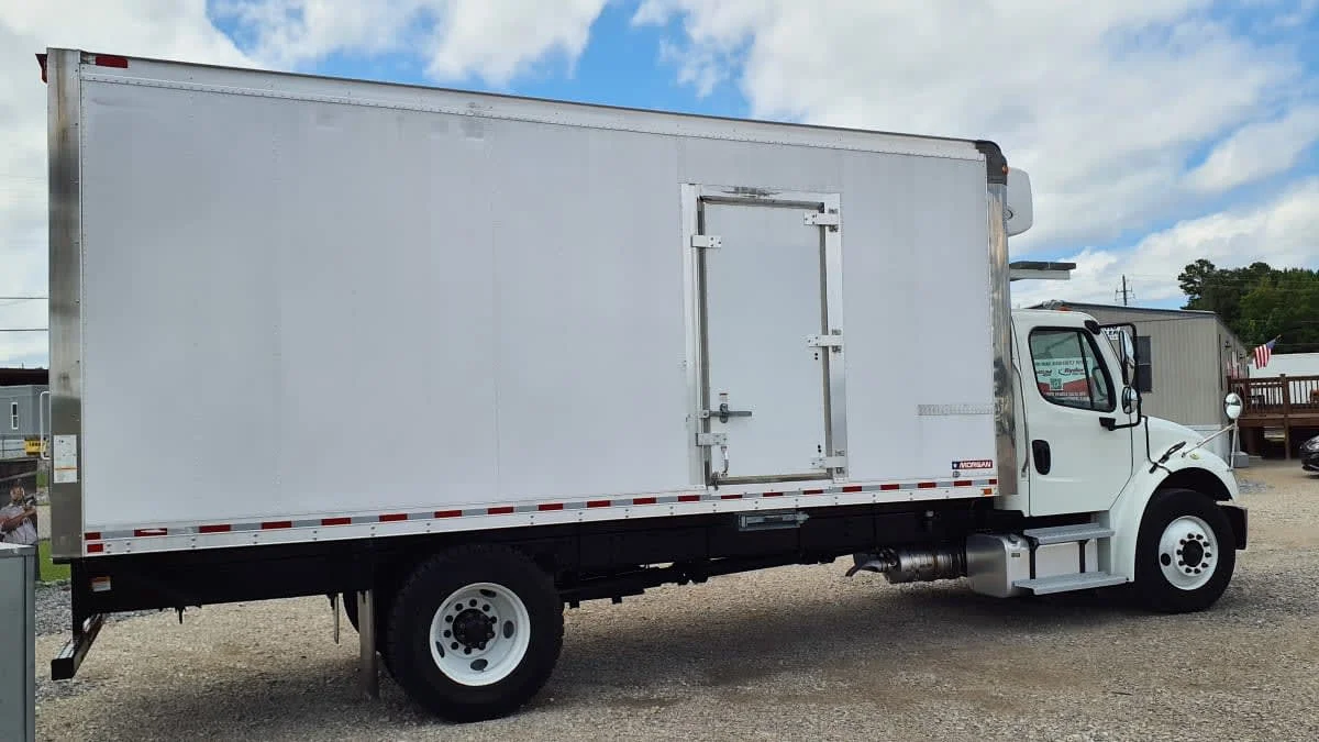 2019 Freightliner M2 106 in Birmingham, AL — photo 4