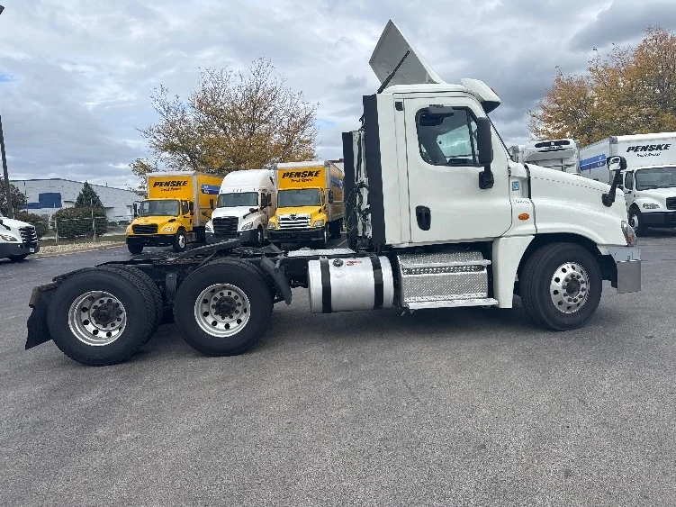 2019 Freightliner Cascadia in La Porte, IN — photo 8