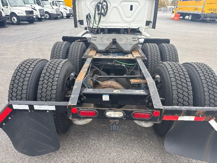 2019 Freightliner Cascadia in La Porte, IN — photo 6