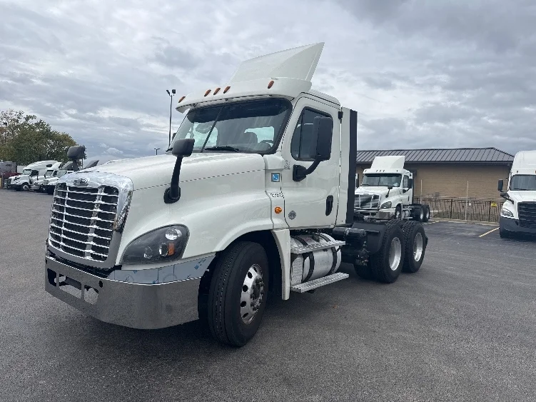2019 Freightliner Cascadia in La Porte, IN — photo 3