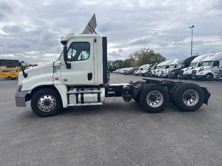 2019 Freightliner Cascadia in La Porte, IN — photo 4