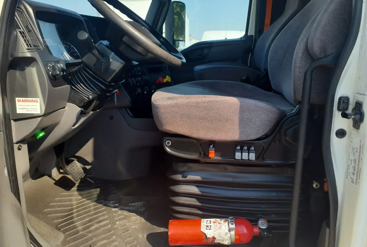 2020 International LT - image 11