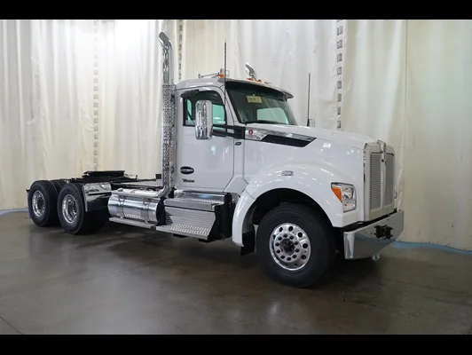 2027 Kenworth T880