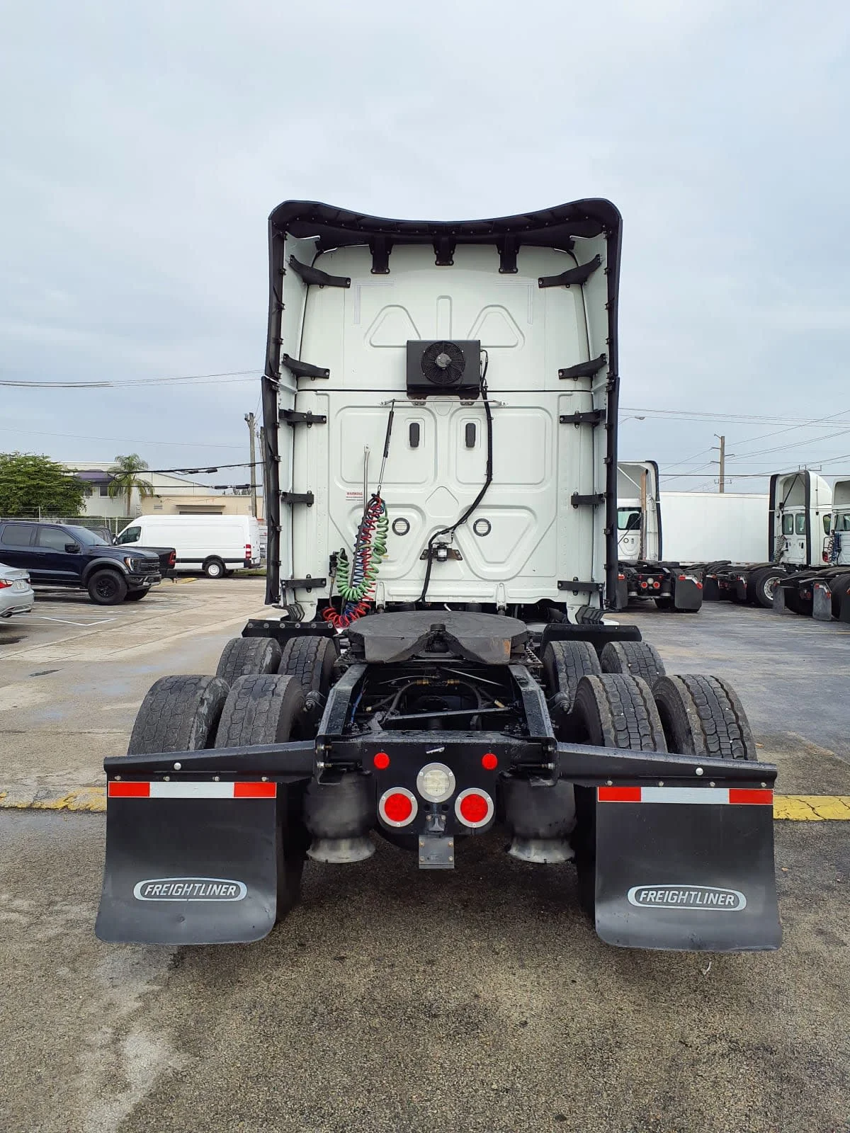 2022 Freightliner Cascadia in Miami, FL — photo 5