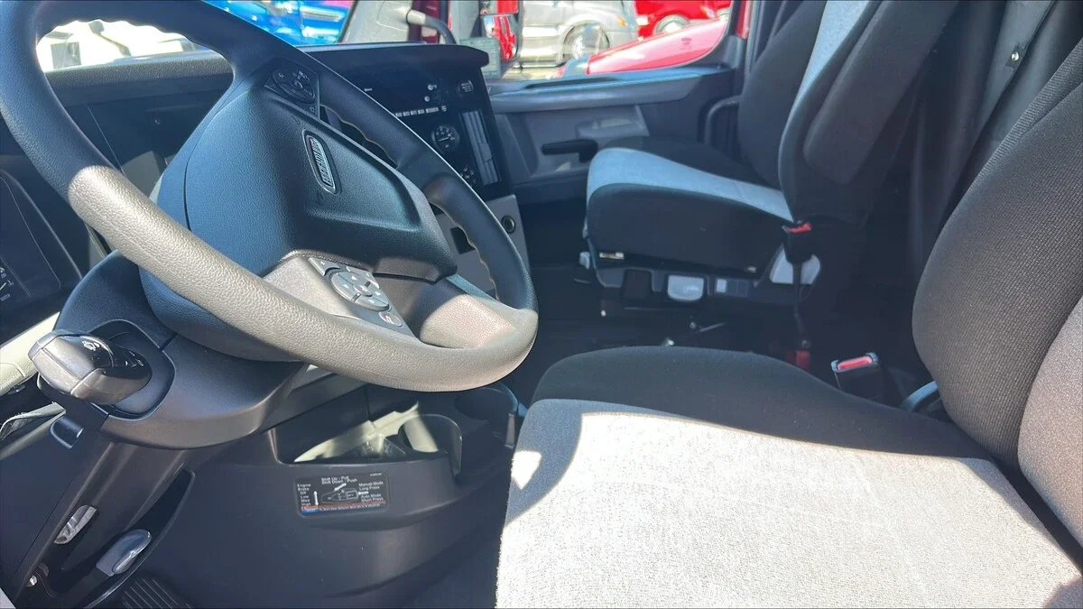 2022 Freightliner Cascadia - image 4