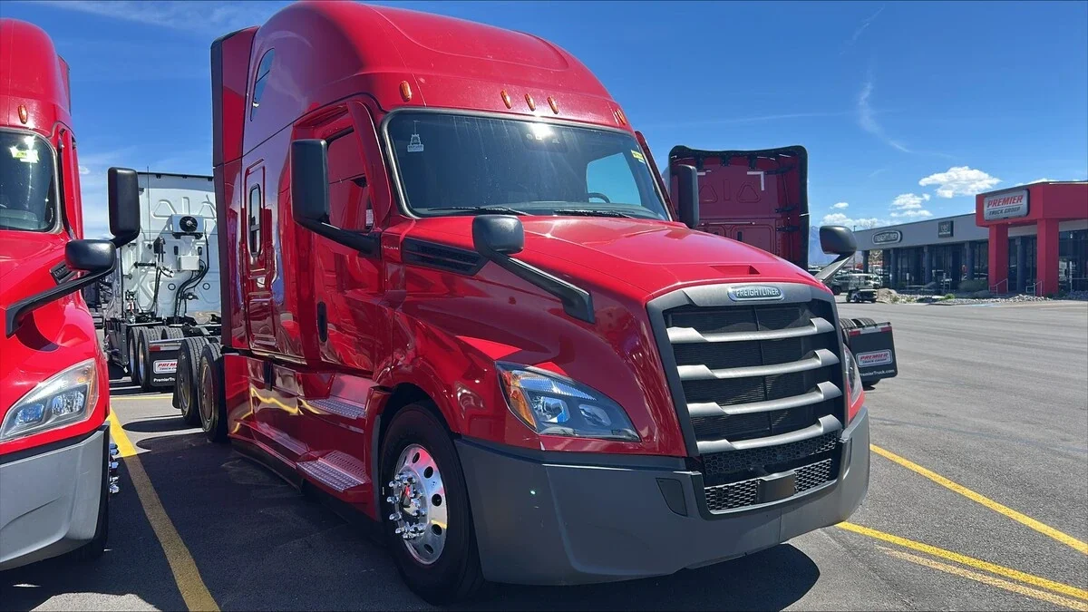 2022 Freightliner Cascadia - image 3