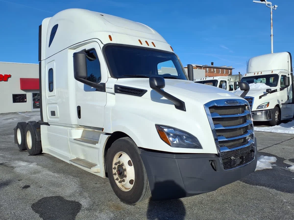2019 Freightliner Cascadia - image 3