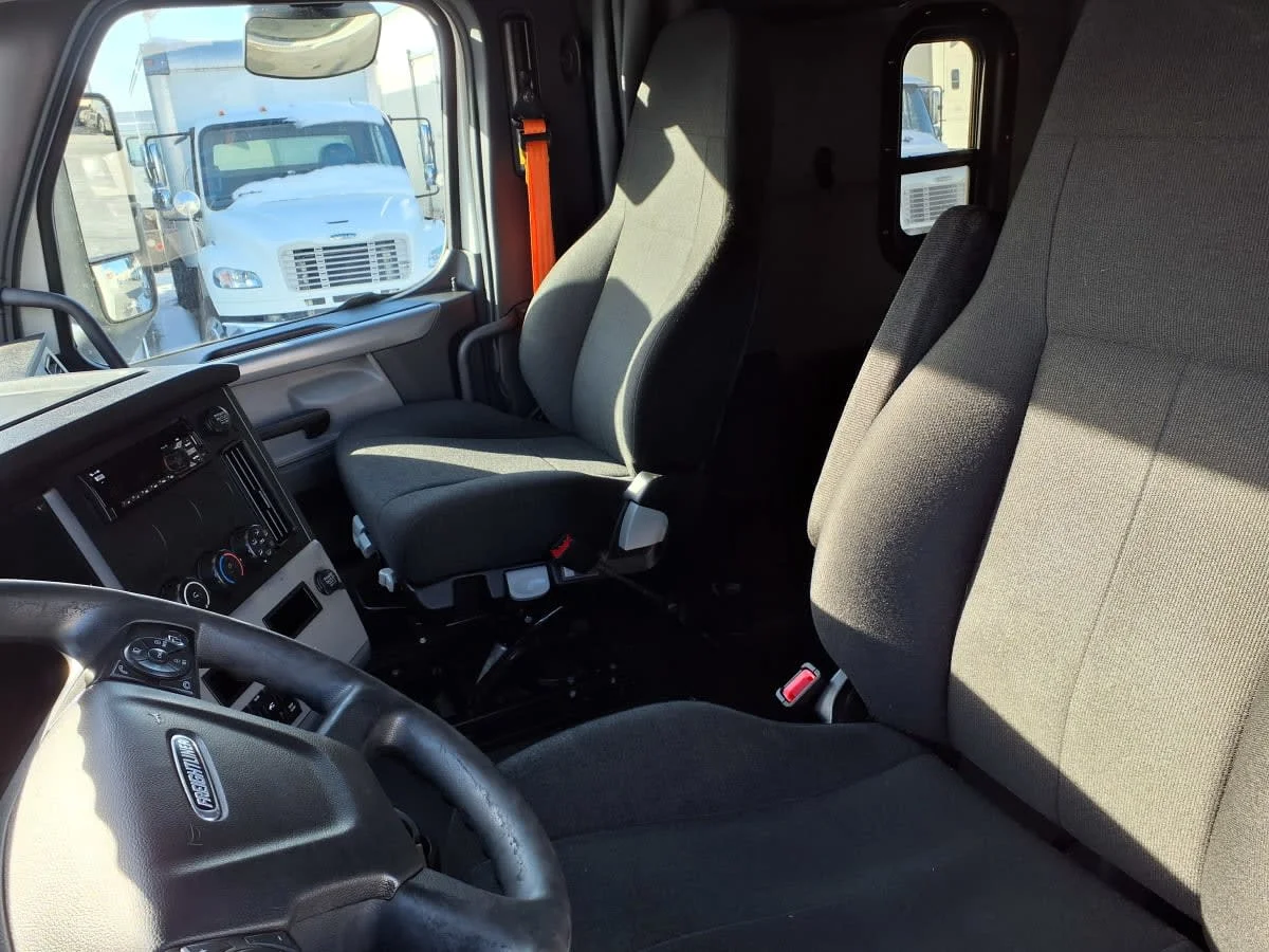 2019 Freightliner Cascadia - image 12