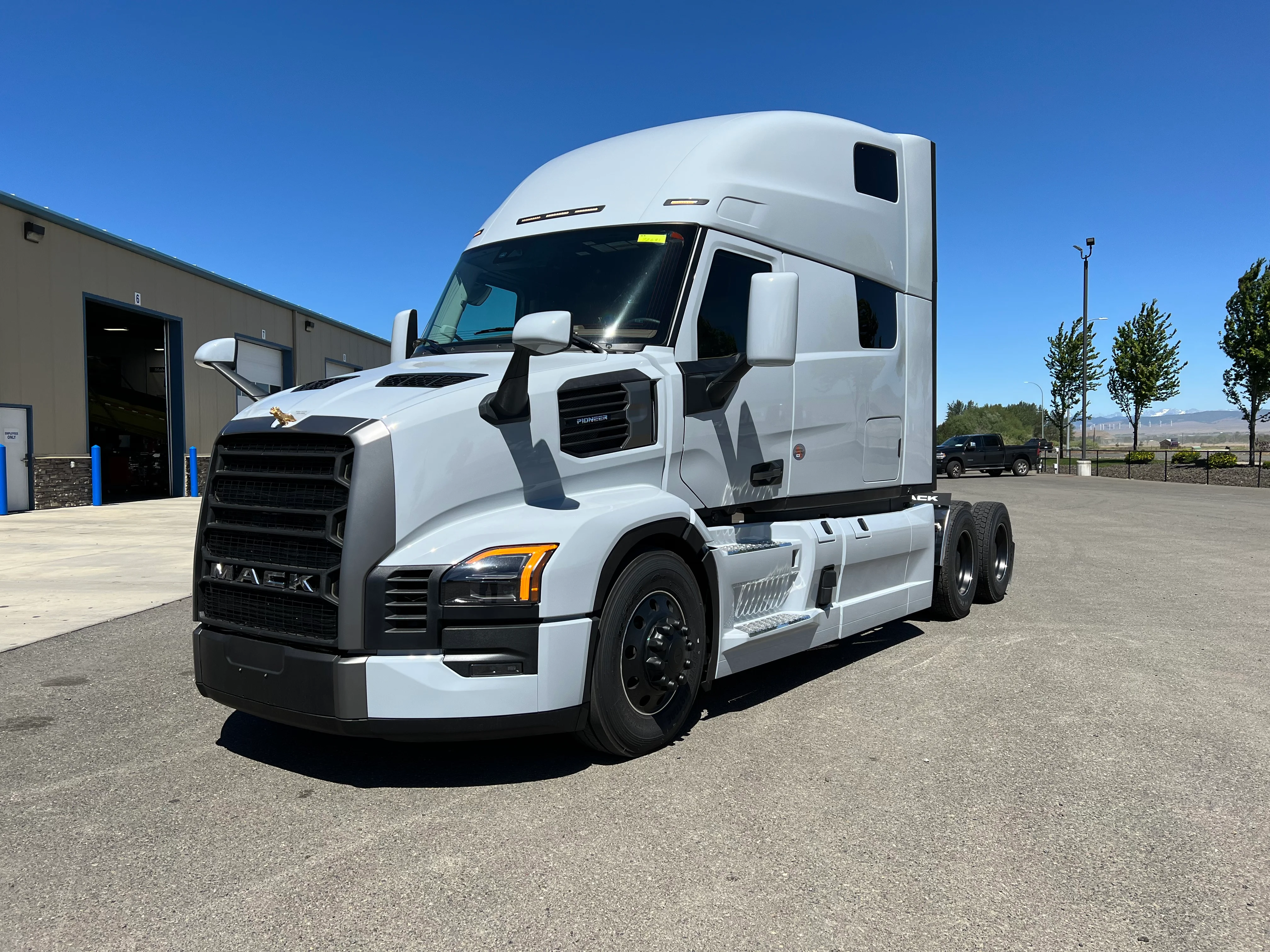 2027 Mack Pinnacle in Ellensburg, WA