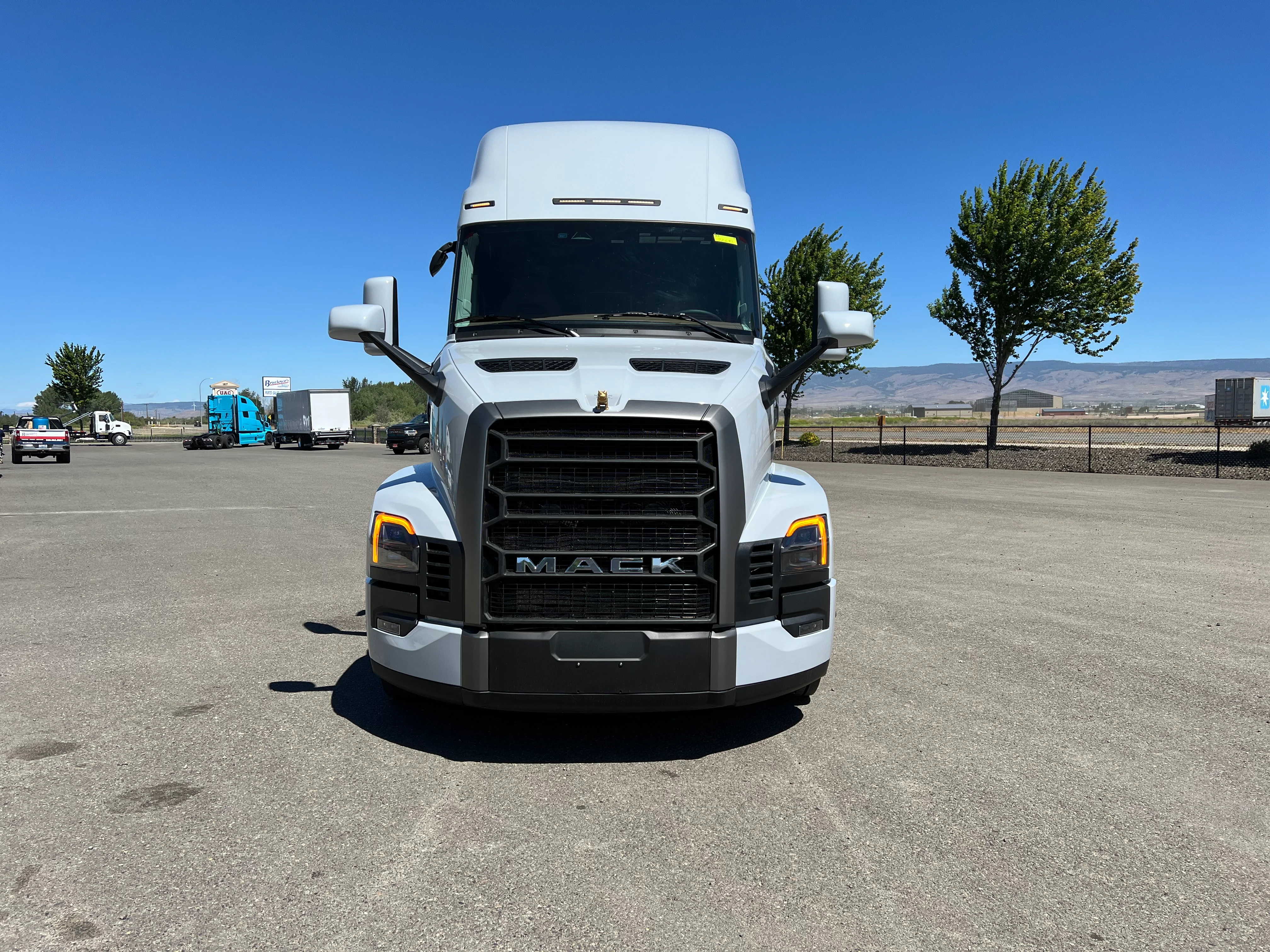 2027 Mack Pinnacle in Ellensburg, WA — photo 2