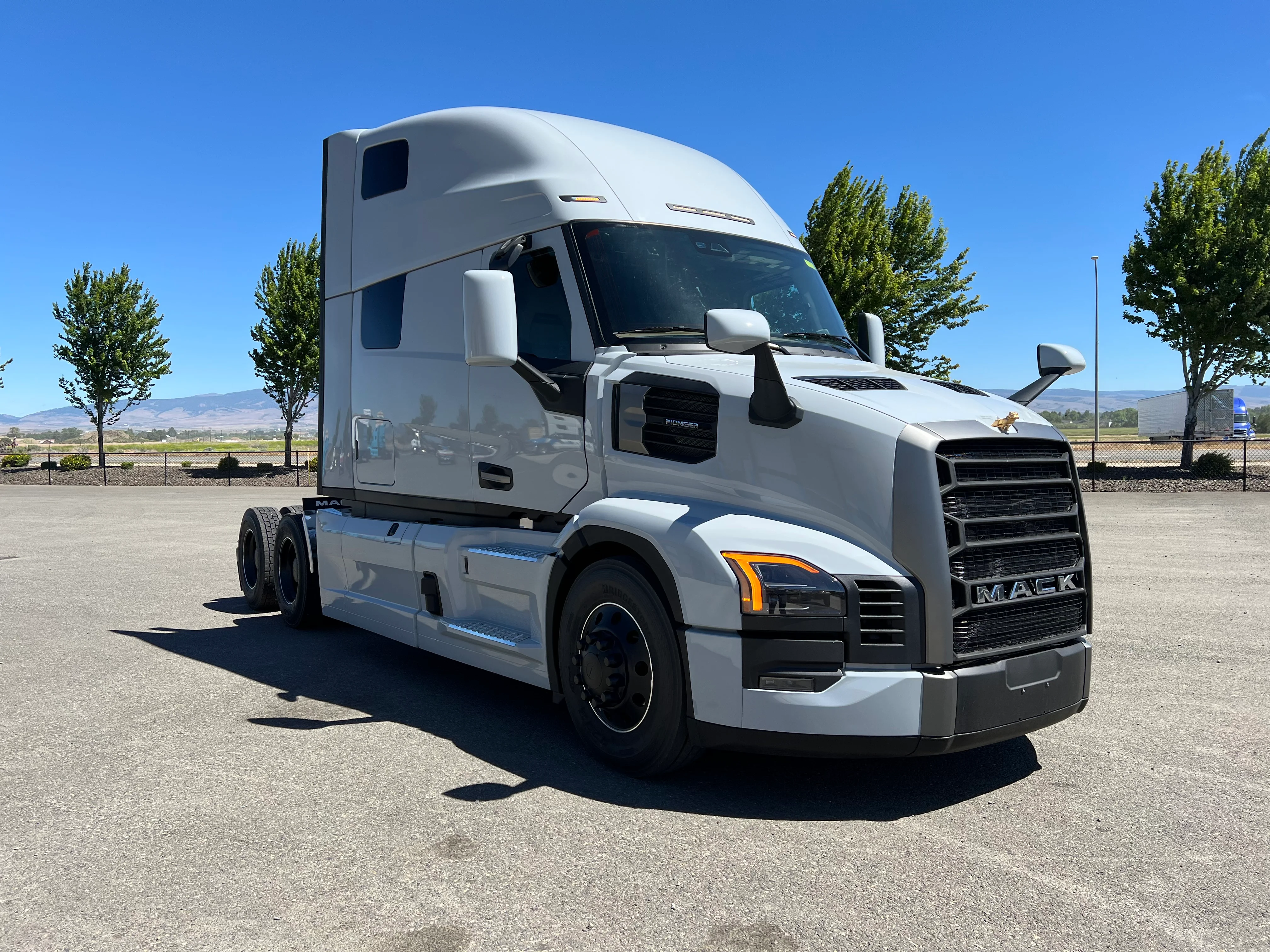 2027 Mack Pinnacle in Ellensburg, WA — photo 3