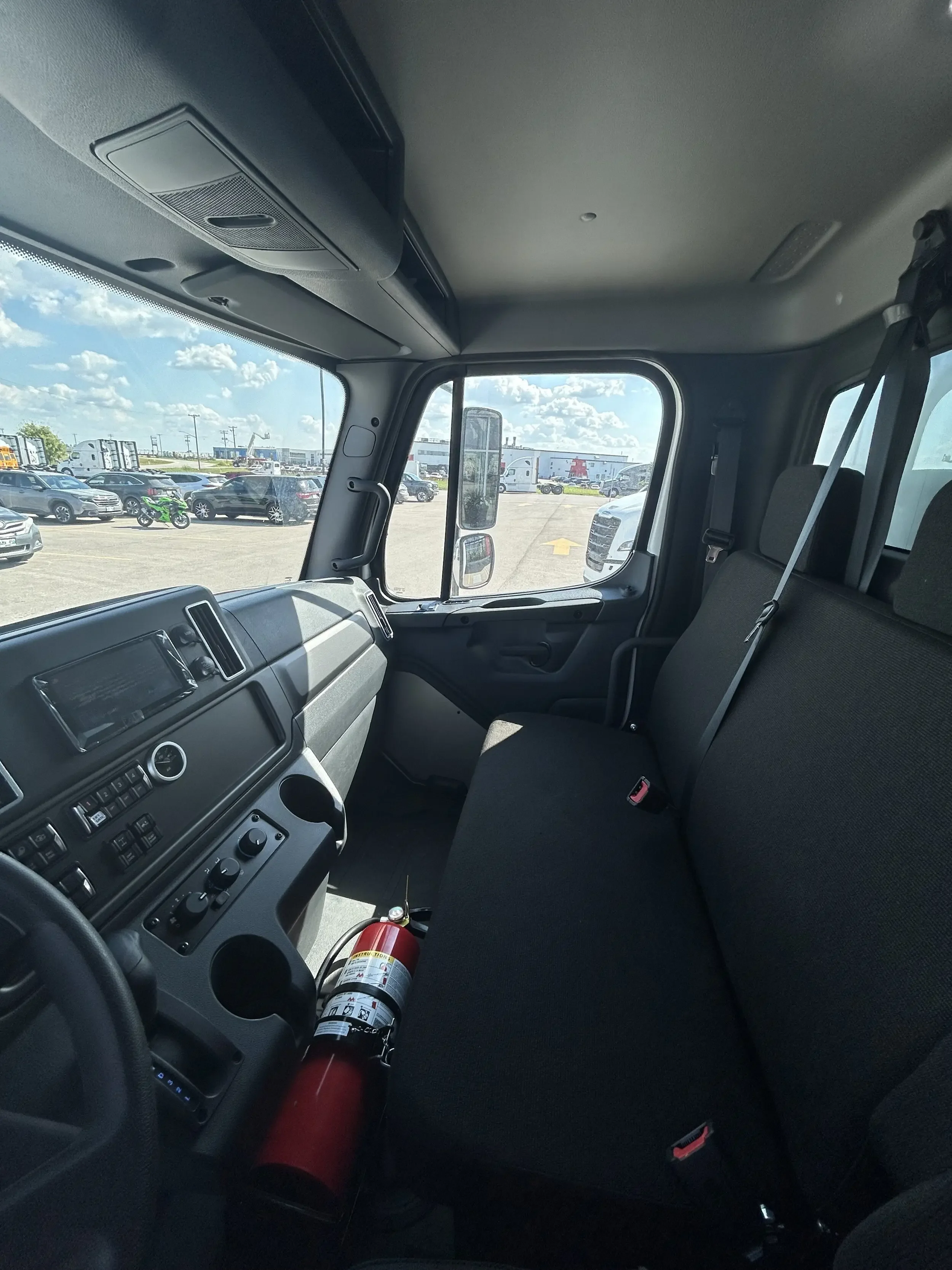 2026 Freightliner M2 106 — photo 11