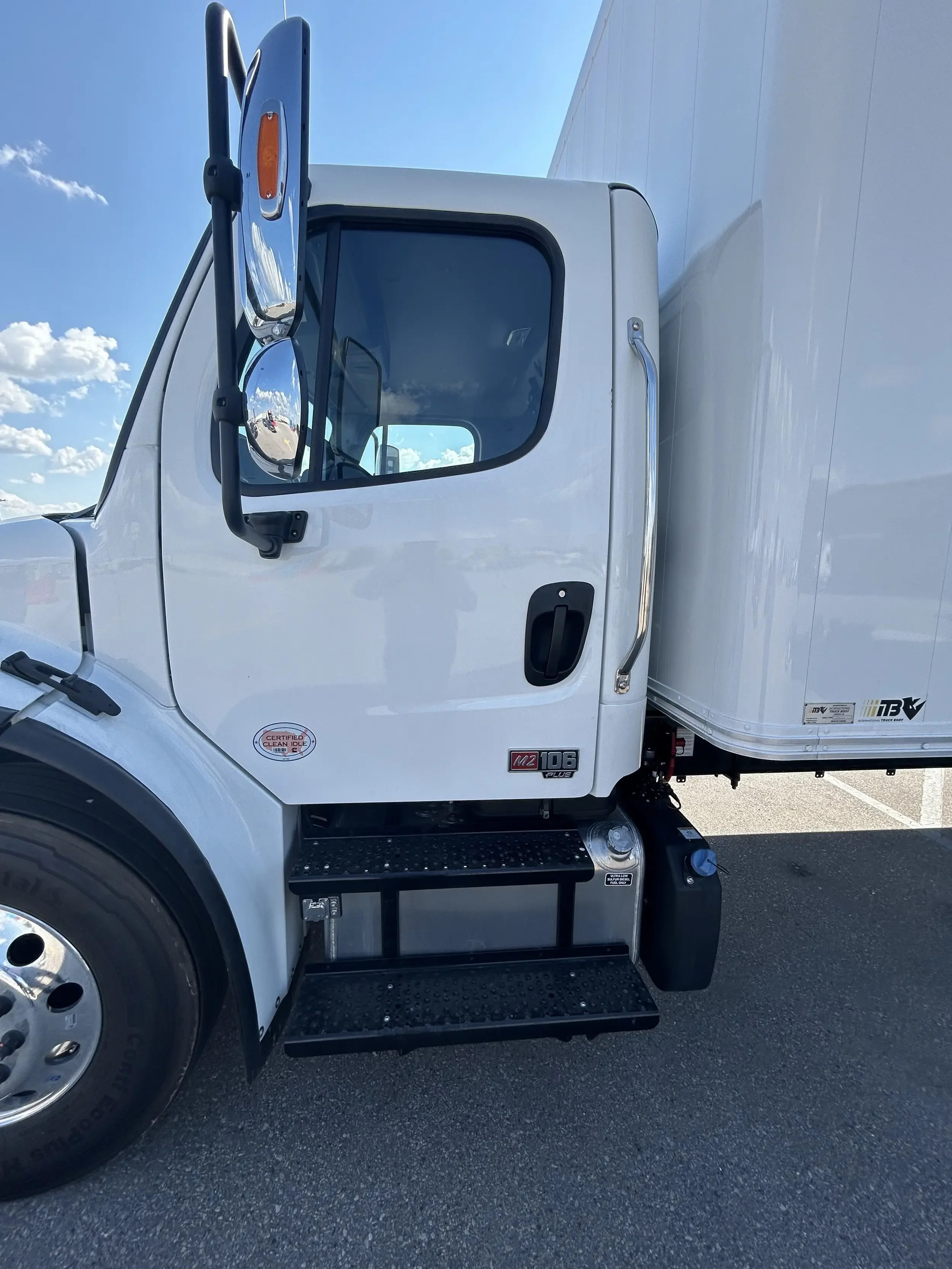 2026 Freightliner M2 106 — photo 8