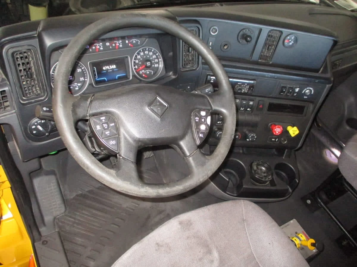 2020 International LT in Commerce City, CO — photo 7