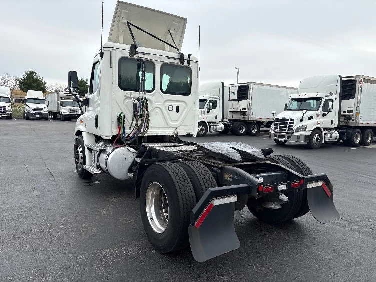 2020 Freightliner Cascadia in Swedesboro, NJ — photo 5