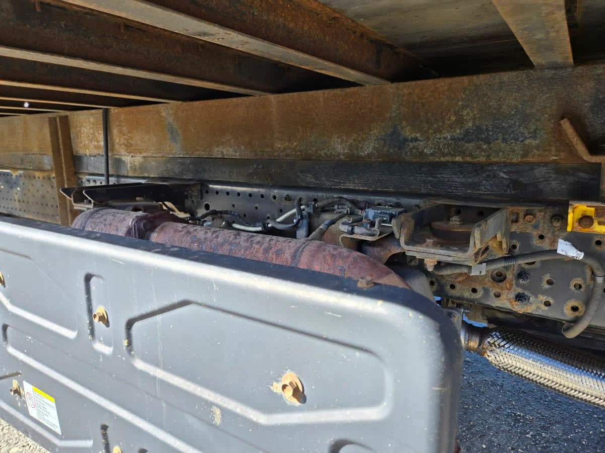 2019 Isuzu NQR - image 10