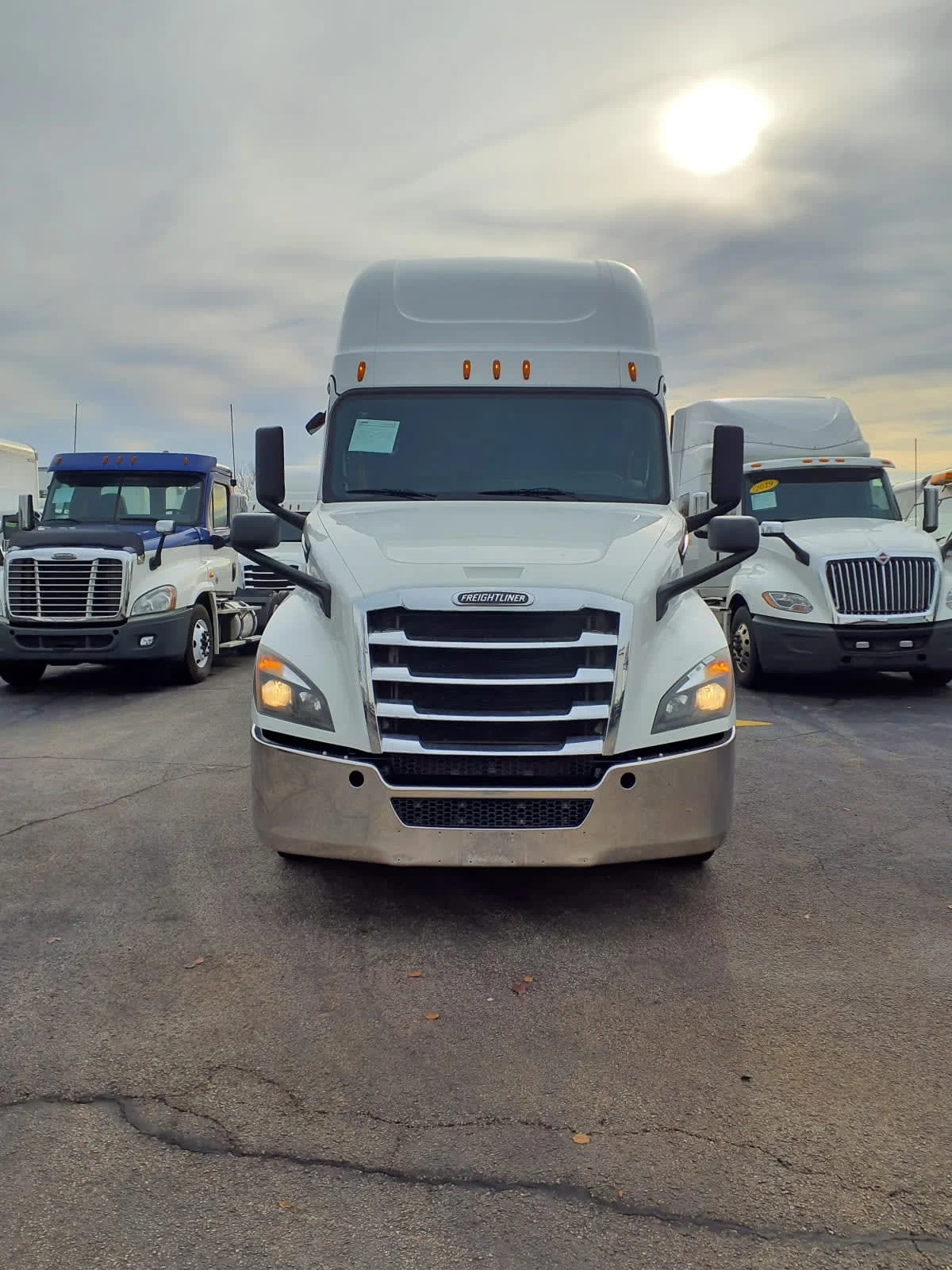 2020 Freightliner Cascadia - image 2