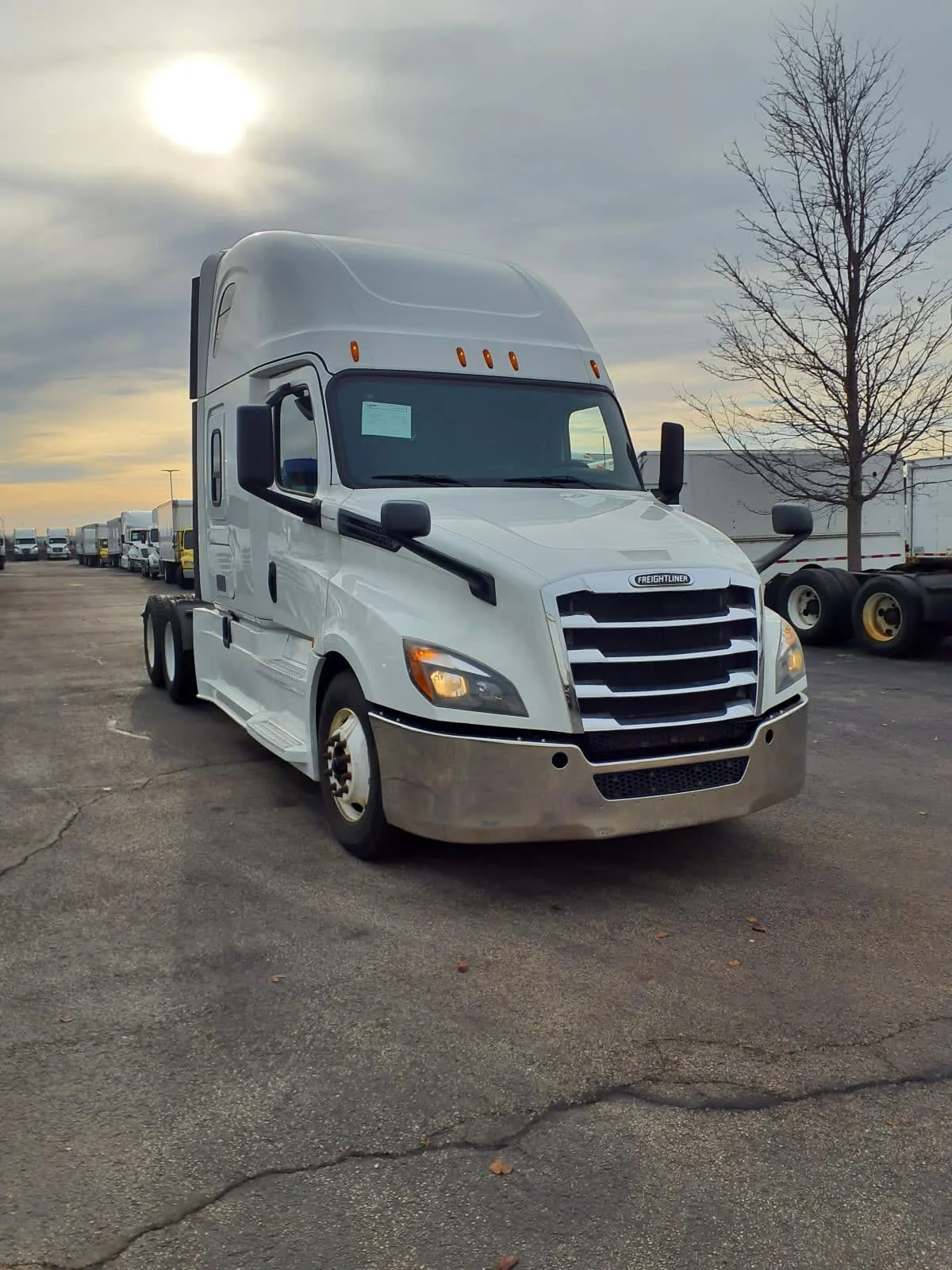 2020 Freightliner Cascadia - image 3