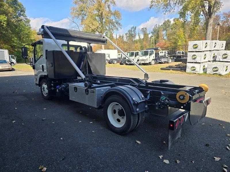 2024 Isuzu NRR - image 10