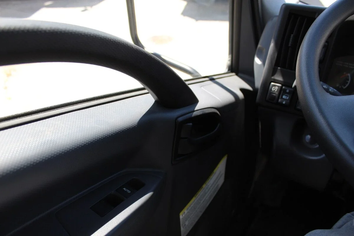 2024 Isuzu NRR - image 4