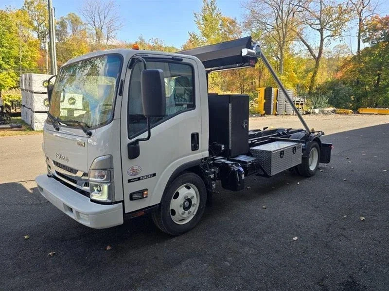2024 Isuzu NRR - image 8