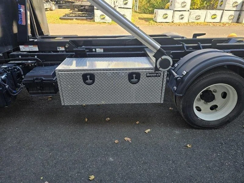 2024 Isuzu NRR - image 14