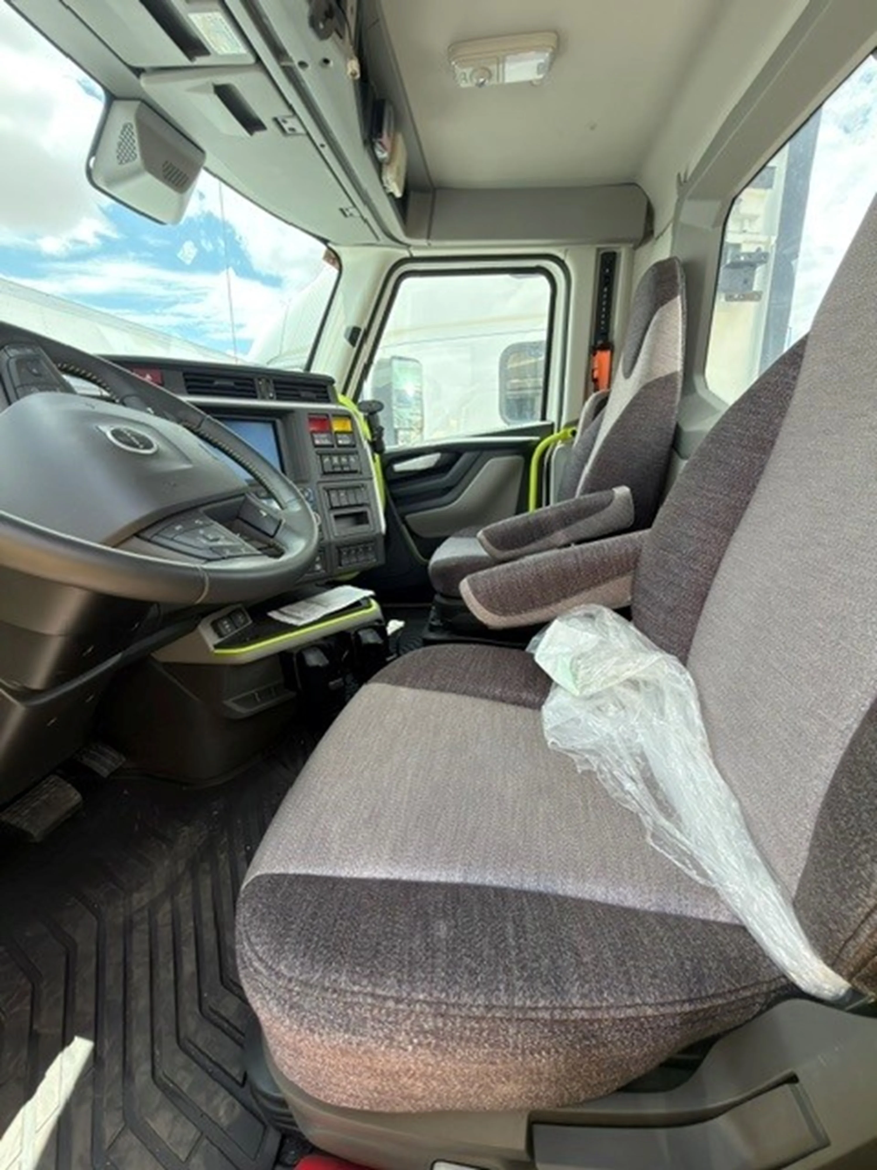 2025 Volvo in El Paso, TX — photo 9