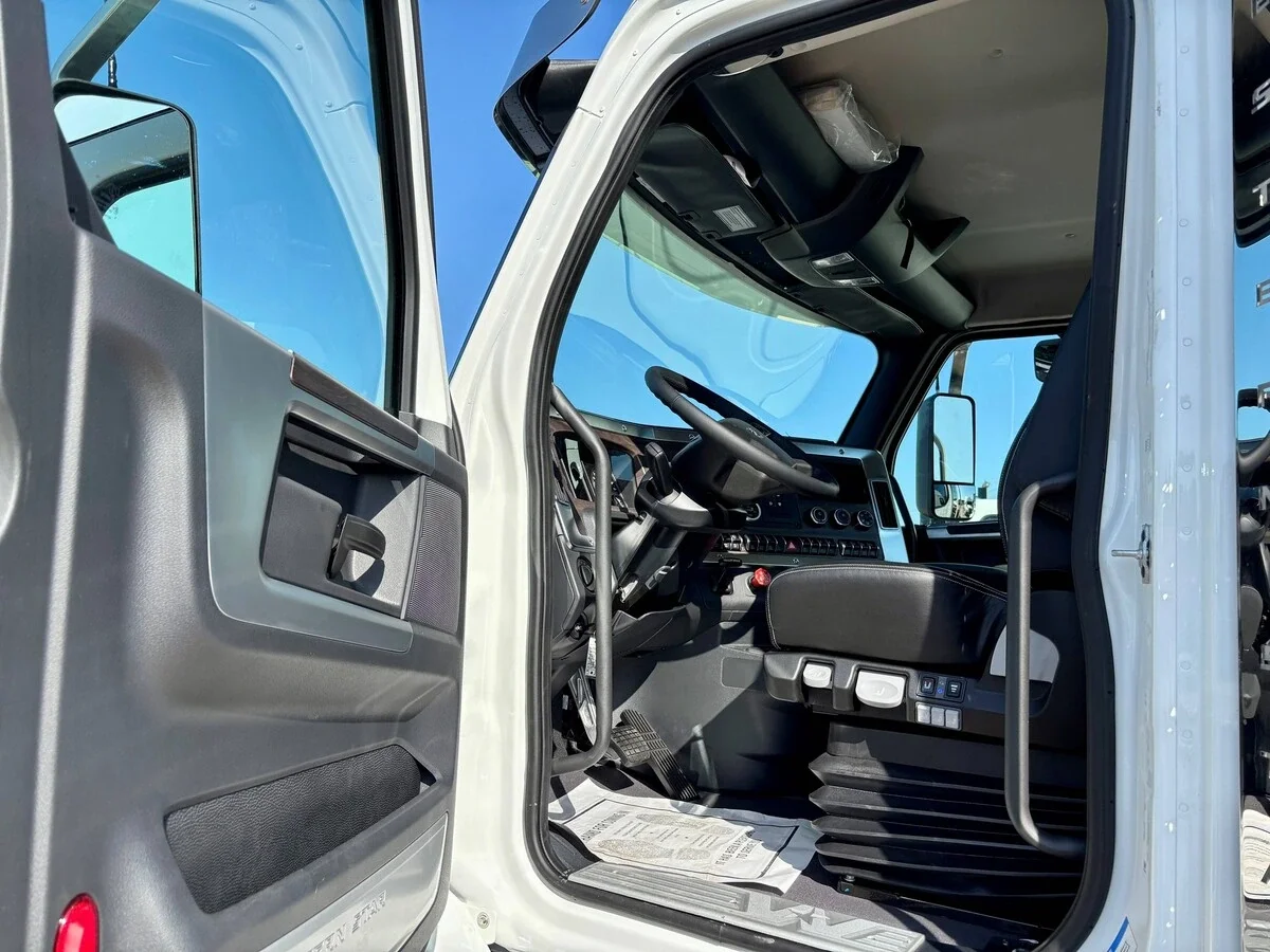2027 Western Star 49X — photo 16