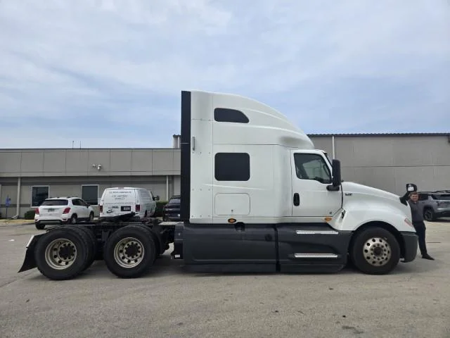 2021 International LT — photo 5