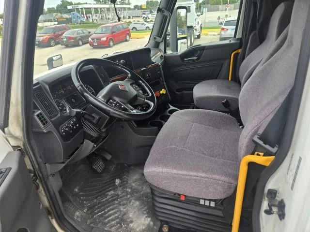2021 International LT — photo 9