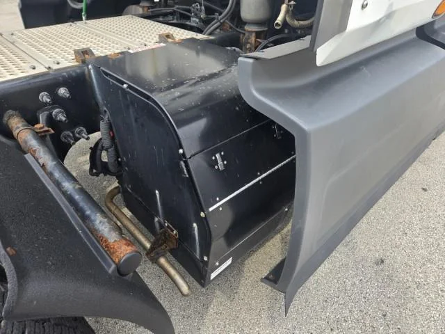 2021 International LT — photo 8