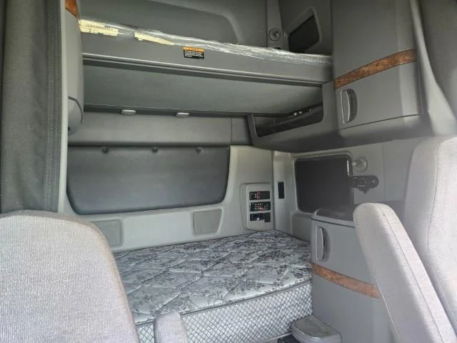 2021 International LT — photo 11