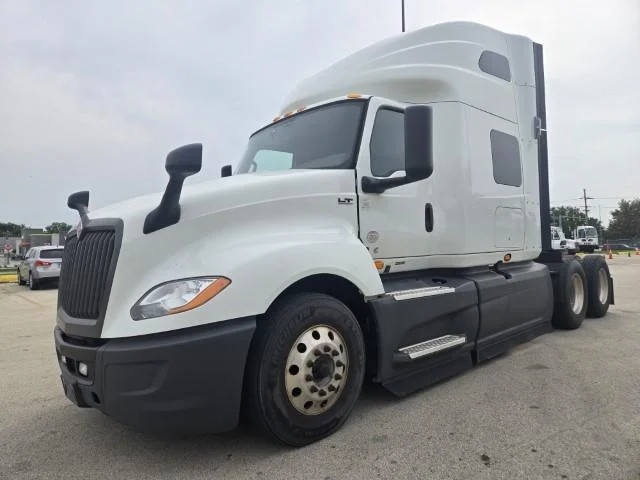2021 International LT — photo 2