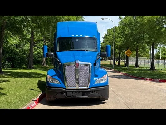 2023 Kenworth T680 in Dallas, TX — photo 14