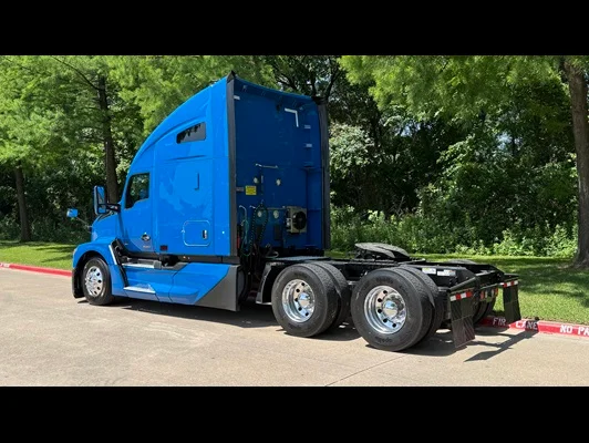 2023 Kenworth T680 in Dallas, TX — photo 17