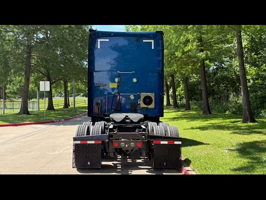 2023 Kenworth T680 in Dallas, TX — photo 18