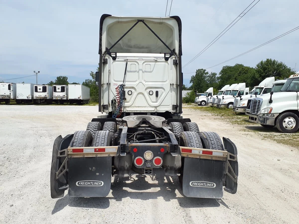 2022 Freightliner Cascadia in Indianapolis, IN — photo 5
