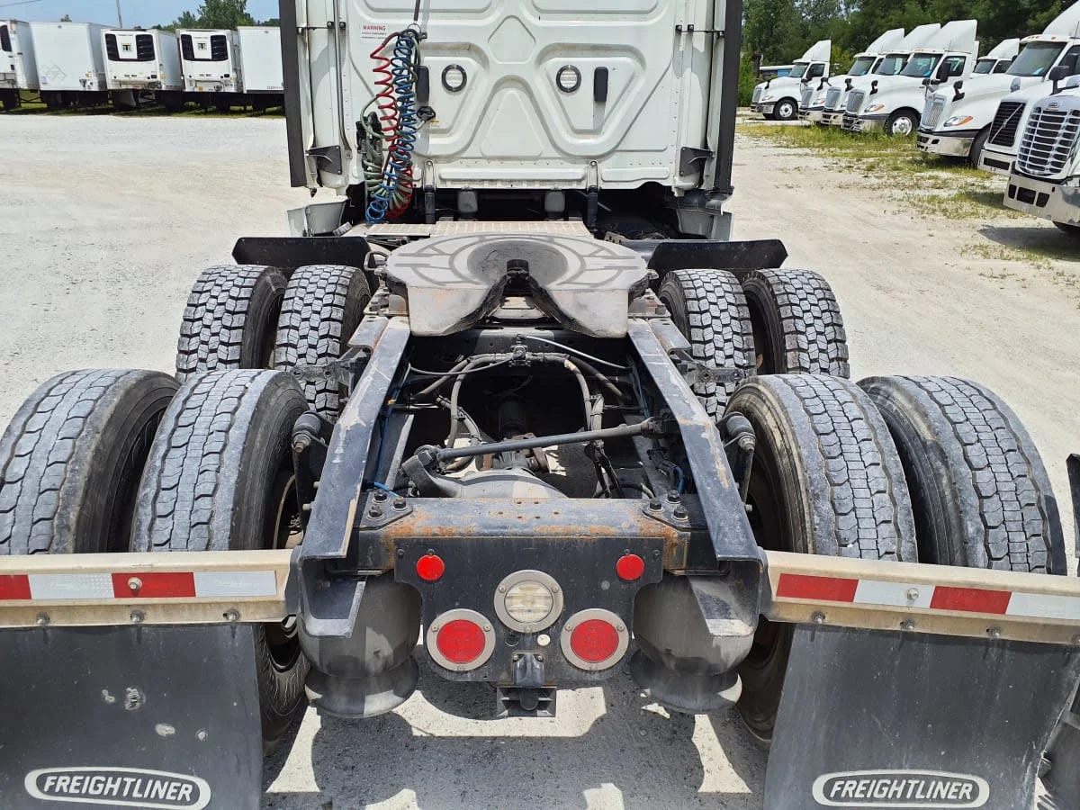 2022 Freightliner Cascadia in Indianapolis, IN — photo 9
