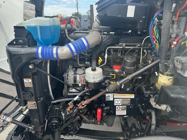 2021 Peterbilt 579 in Fontana, CA — photo 16