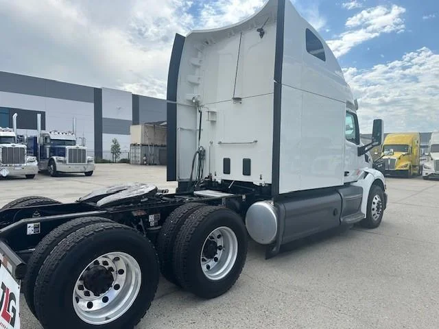 2021 Peterbilt 579 in Fontana, CA — photo 14