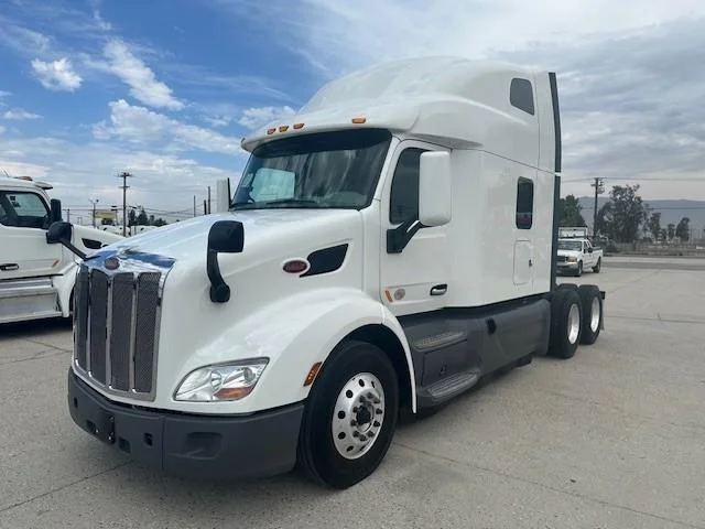 2021 Peterbilt 579 in Fontana, CA — photo 12