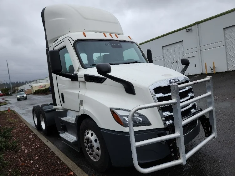 2021 Freightliner Cascadia in Kent, WA