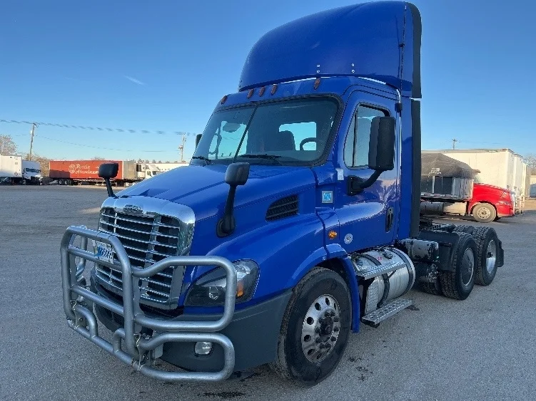 2020 Freightliner Cascadia - image 3