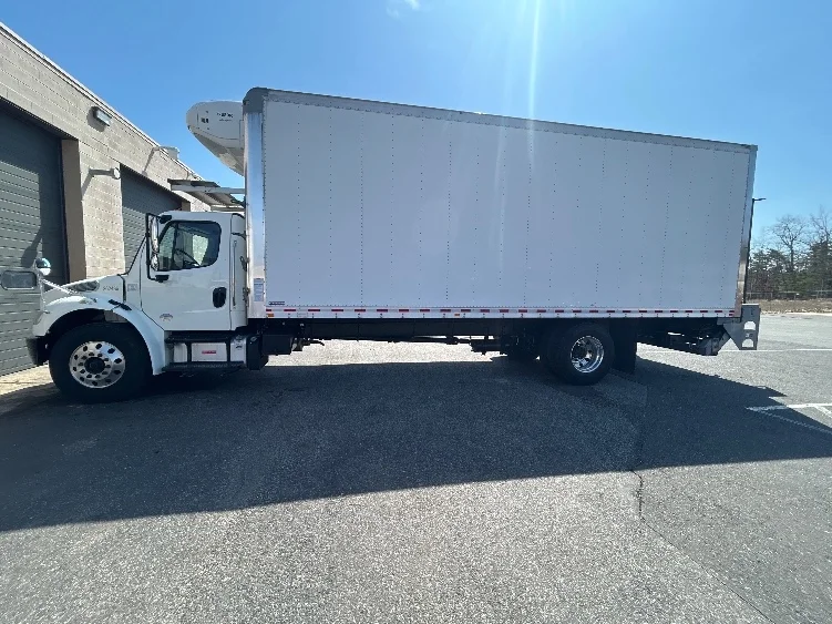 2019 Freightliner M2 106 - image 4