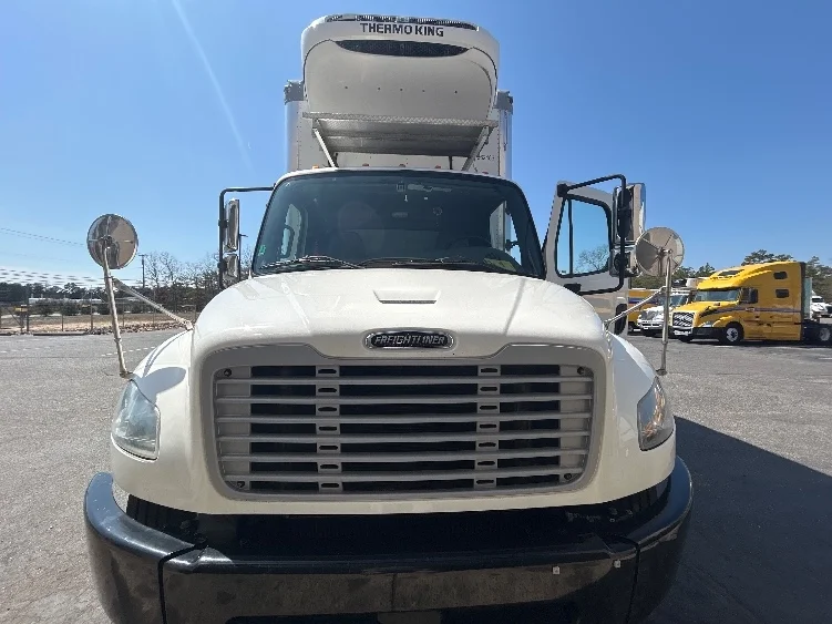 2019 Freightliner M2 106 - image 2