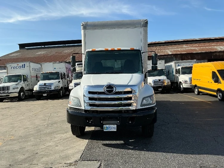 2019 Hino 268 - image 2