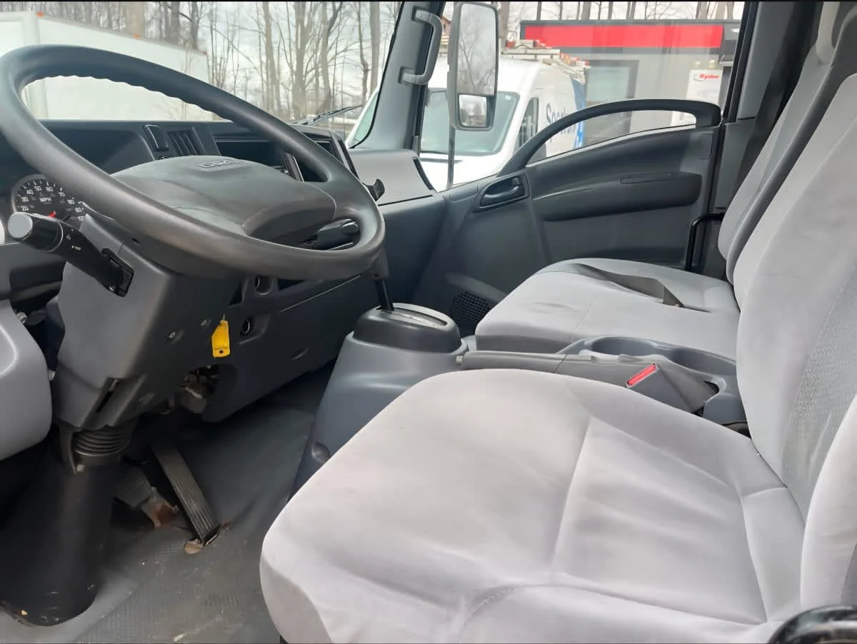 2019 Isuzu NPR - image 7