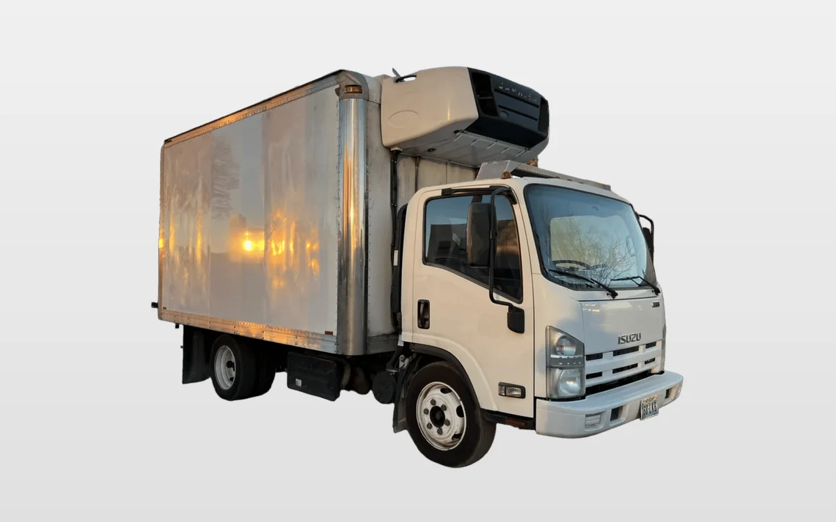 2014 Isuzu NQR - image 1