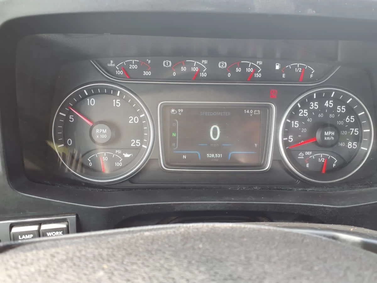 2020 International LT in Cleveland, OH — photo 11