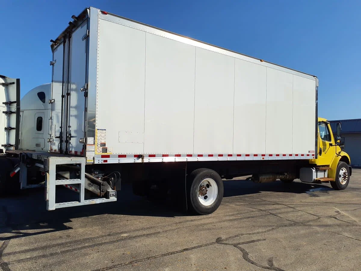 2016 Freightliner M2 106 - image 4